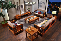 Furniture factory艺美联Diary:红木家具摆放，打造个性化艺术！

在现代家居中，红木家具的摆放不仅仅是一种简单的装饰，也是每个人审美和个性的表现。通过合理的布局与搭配，将其与现代生活理念相结合。打造出更加富有创意和个性的家居空间。彰显主人的品味与风格，为家居空间增添一抹浓厚的历史氛围。红木家具的摆放需要综合考虑空间、色彩、形状以及功能性和个性化等多个因素。今天，美联红木将与大家一起将自己喜爱的红木家具放置实际操作中。【图0】