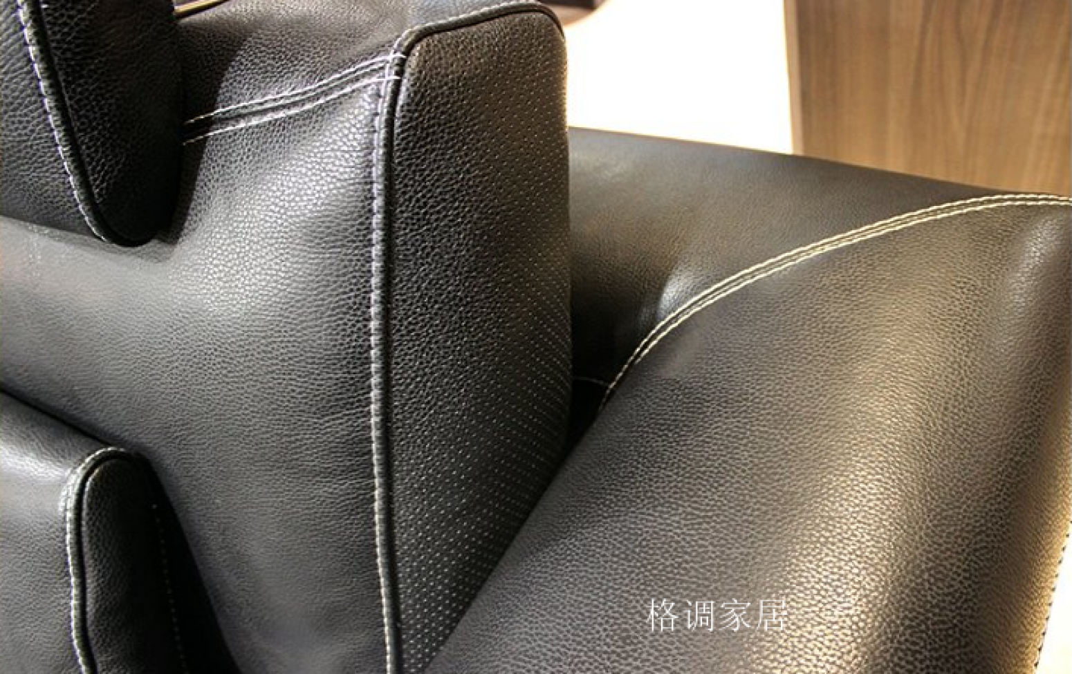 格调家居Home FurnitureProduct《Minimalist Fabric Upholstered Luxury Guest Sofa》【图4】
