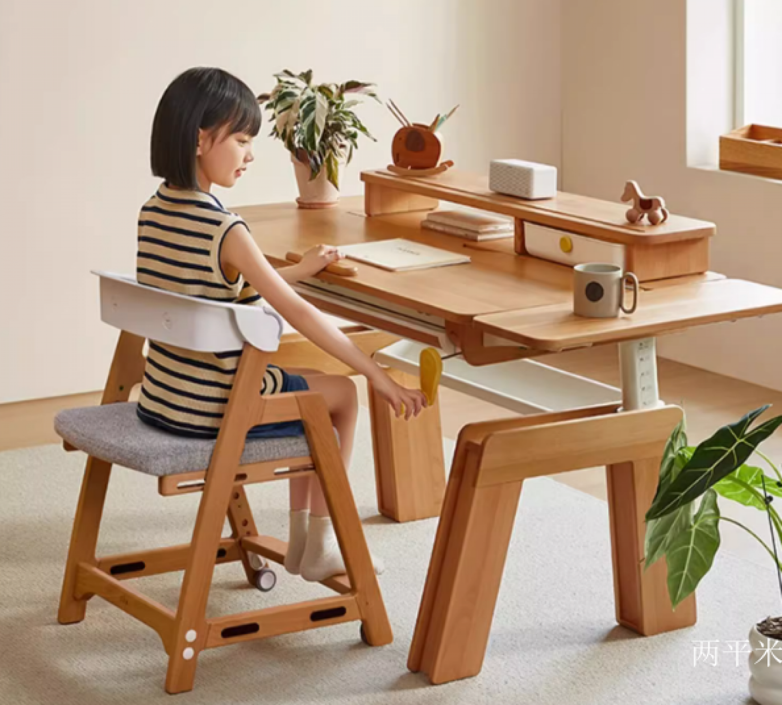 两平米 Children's furniture Product 《Height-adjustable wooden study desk》【图3】
