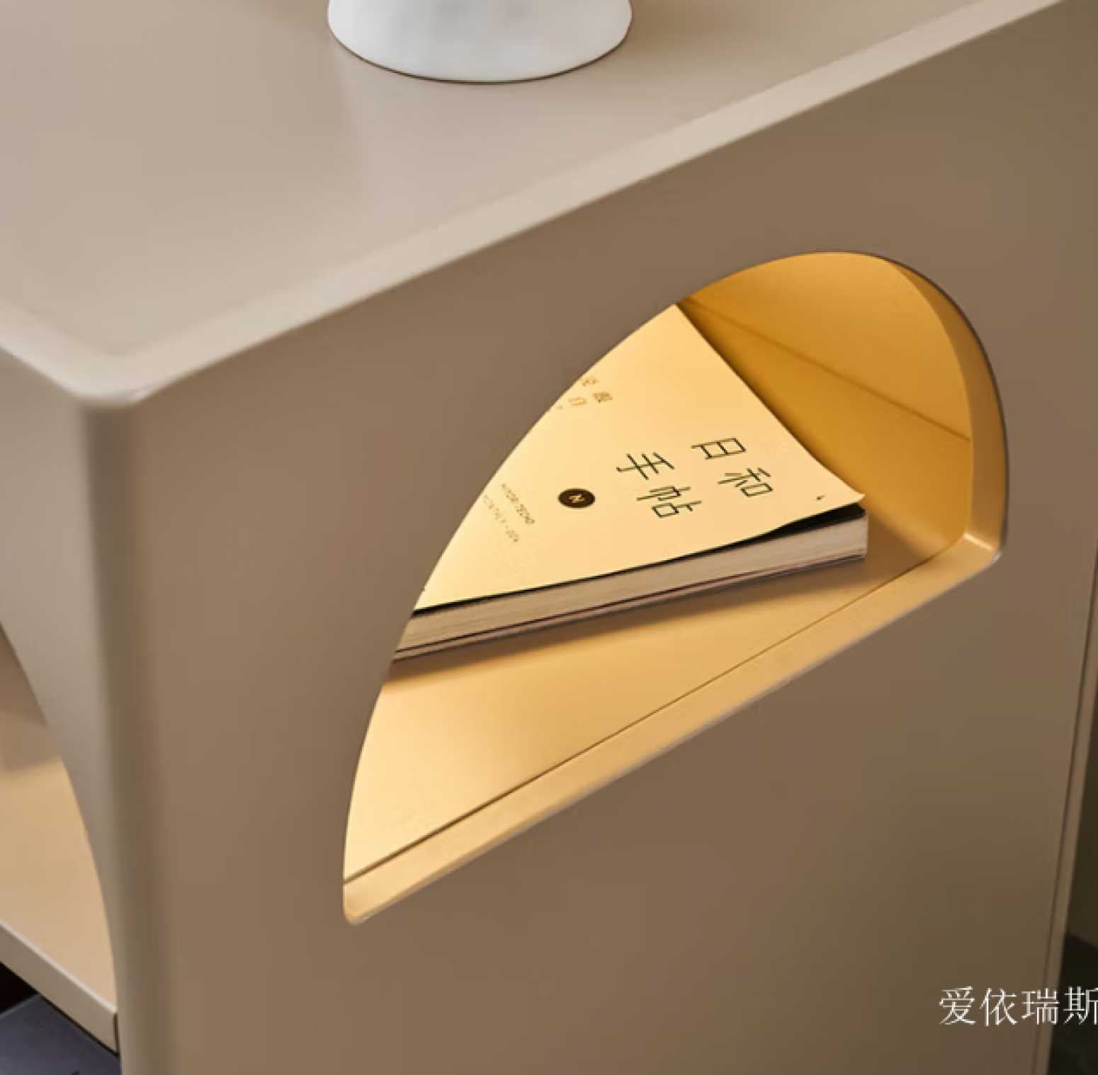 爱依瑞斯 Home Furniture Product 《Cream-Style Smart Nightstand》【图0】