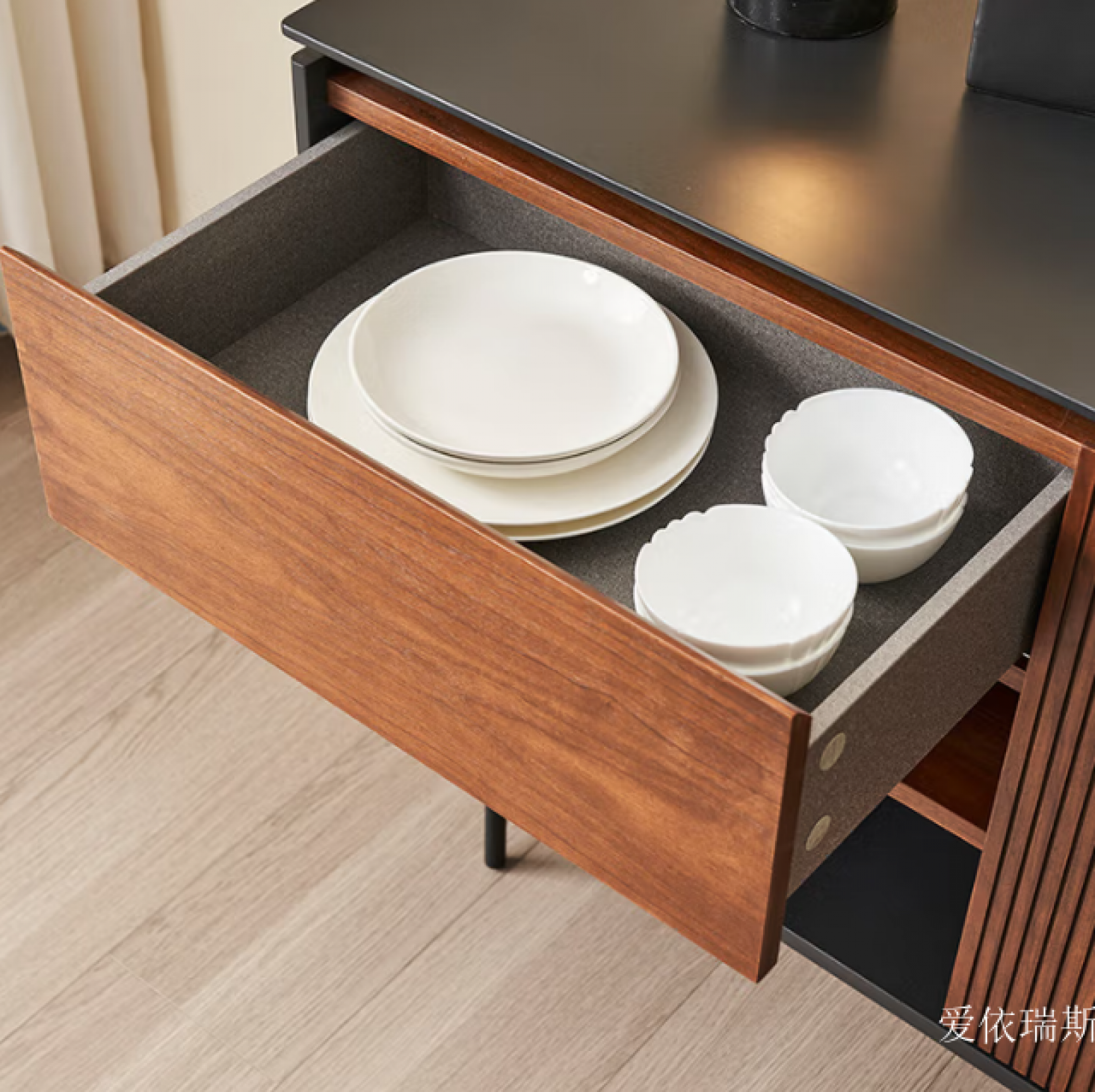 爱依瑞斯 Home Furniture Product 《Wooden Storage Cabinet》【图1】