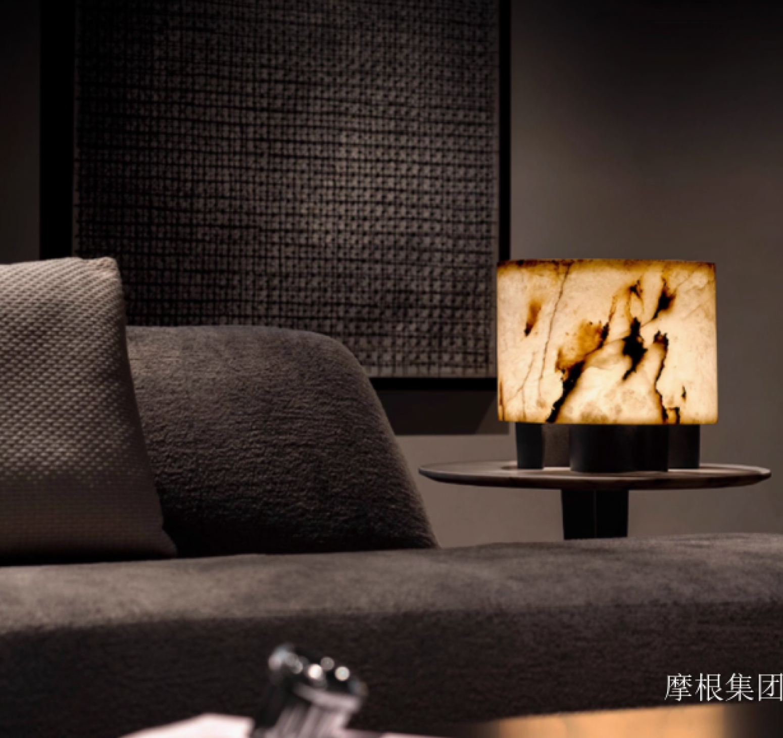摩根集团 Smart home Product 《Smart Surface-Light Gemstone Desk Lamp》【图2】