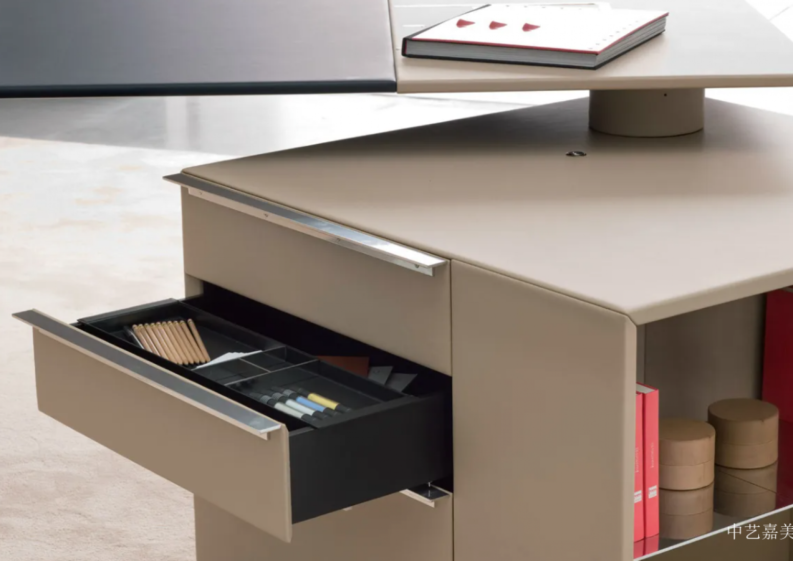 中艺嘉美Office furnitureProduct《Solid Wood Multi-Layer Board Hard-Upholstered Office Desk》【图3】