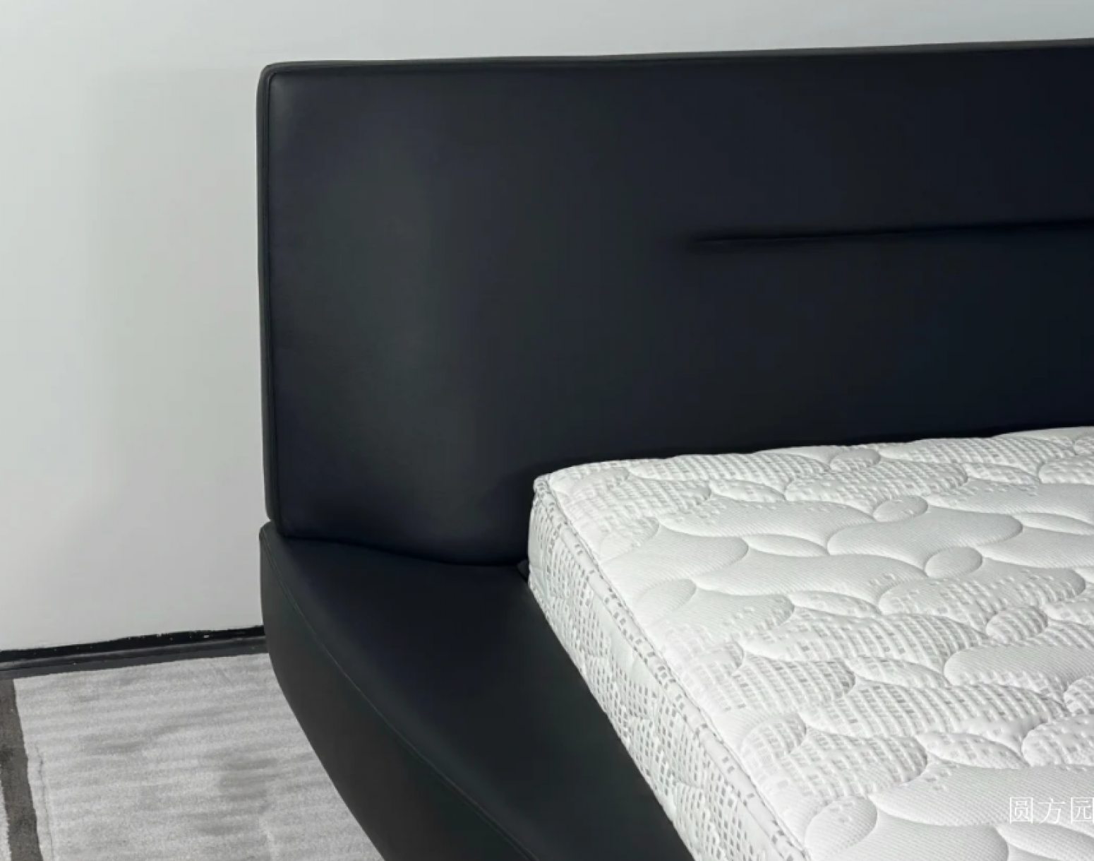 圆方园 Home Furniture Product 《Black and white minimalist bed》【图0】