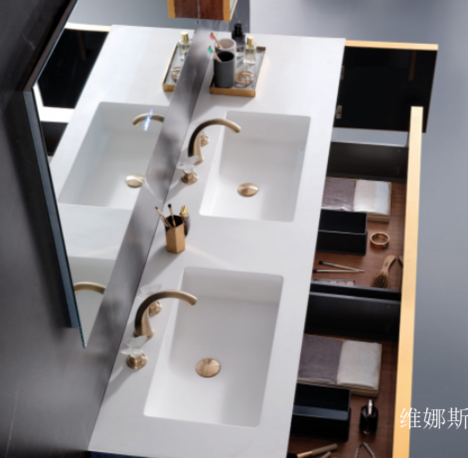 维娜斯Bathroom furnitureProduct《Double-basin light luxury bathroom cabinet》【图2】