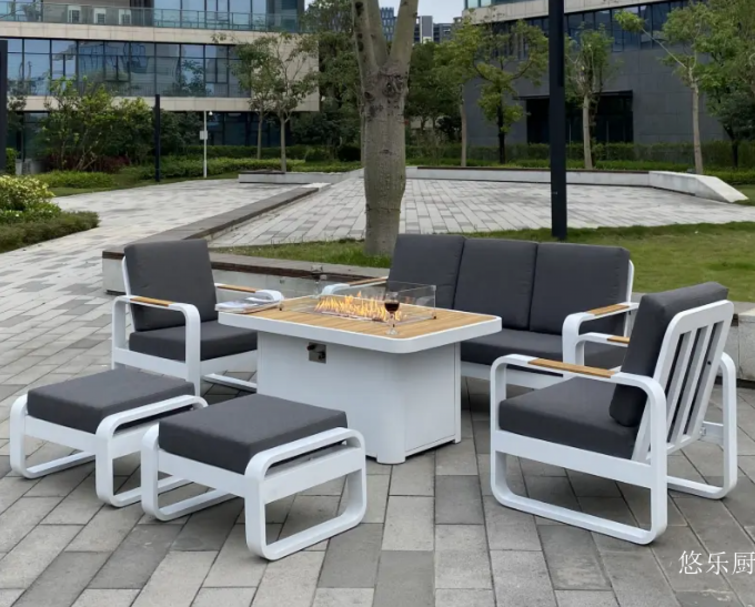 悠乐厨 Outdoor furniture product 《Rectangular teak tables and chairs》
