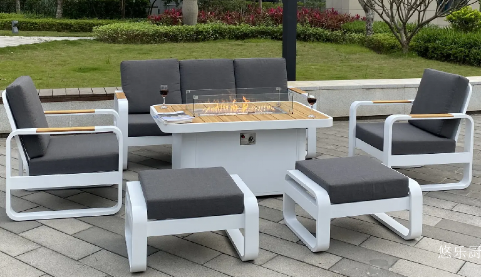 悠乐厨 Outdoor furniture Product 《Rectangular teak tables and chairs》【图0】