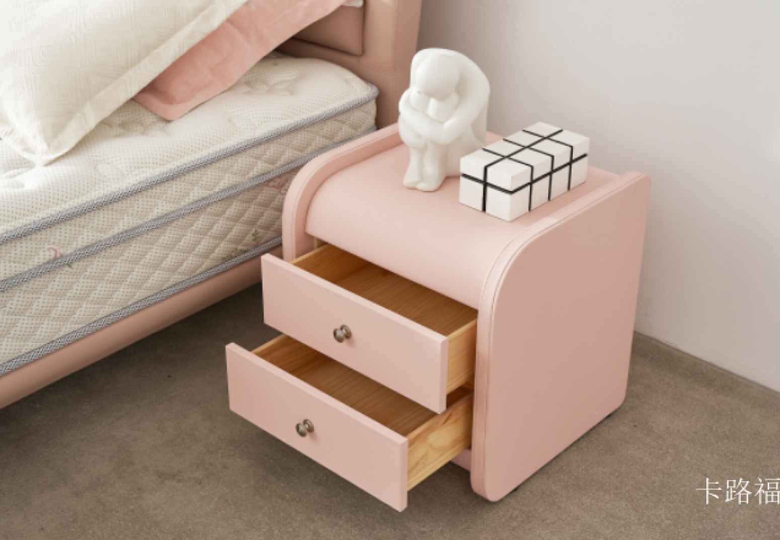 卡路福 Home Furniture Product 《Pink and gentle arc bedside table》【图2】