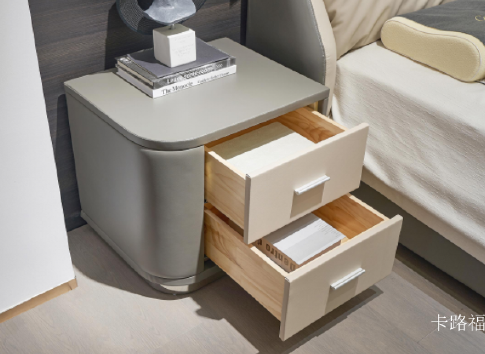 卡路福 Home Furniture Product 《Gray rice color light luxury nightstand》【图3】