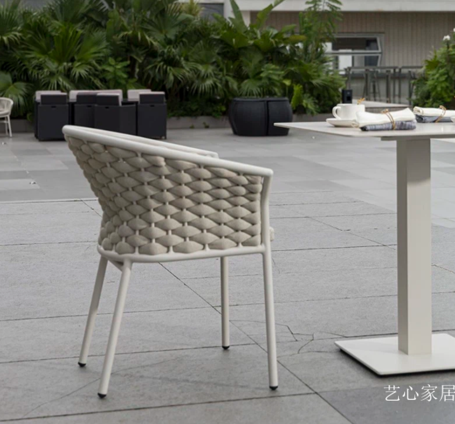 艺心家居 Outdoor furniture Product 《White simple woven outdoor table and chair》【图2】