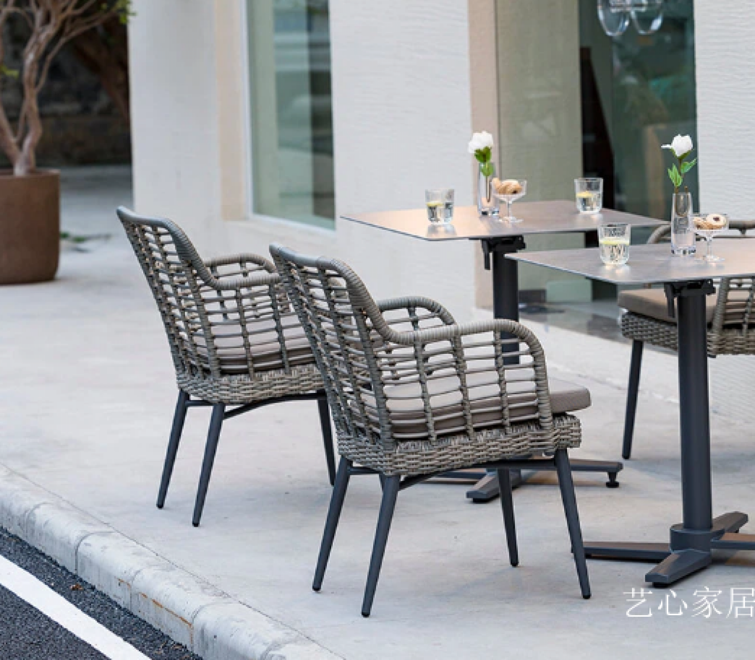艺心家居 Outdoor furniture Product 《Dark grey rattan outdoor table and chair》【图1】