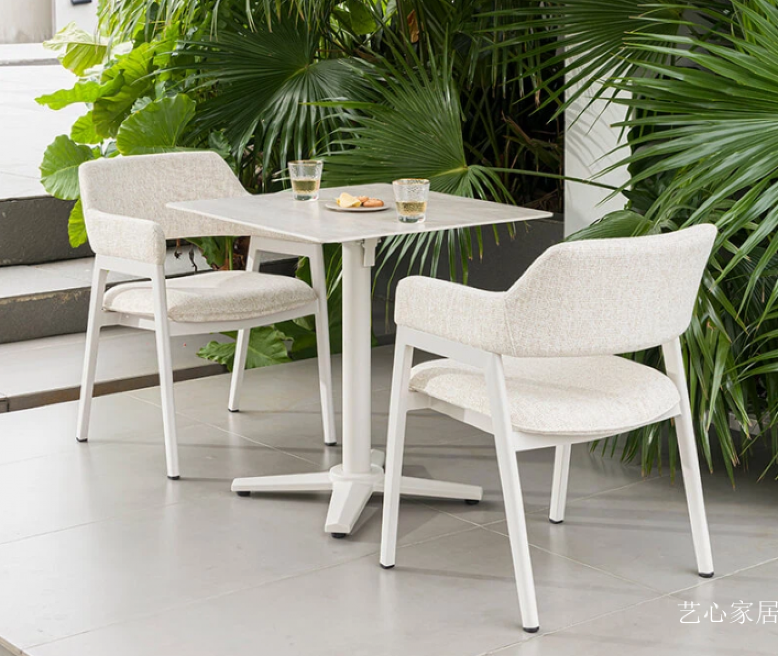 艺心家居 Outdoor furniture product 《White frame cloth outdoor table and chair》