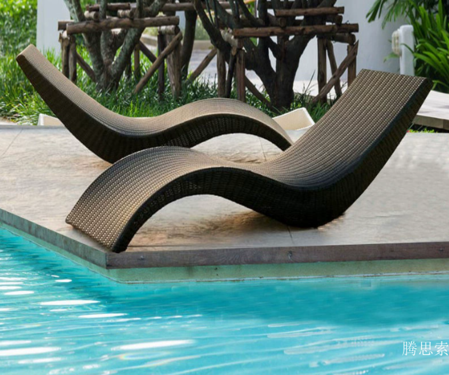 腾思索 Outdoor furniture product 《Wavy woven outdoor lounge chair》