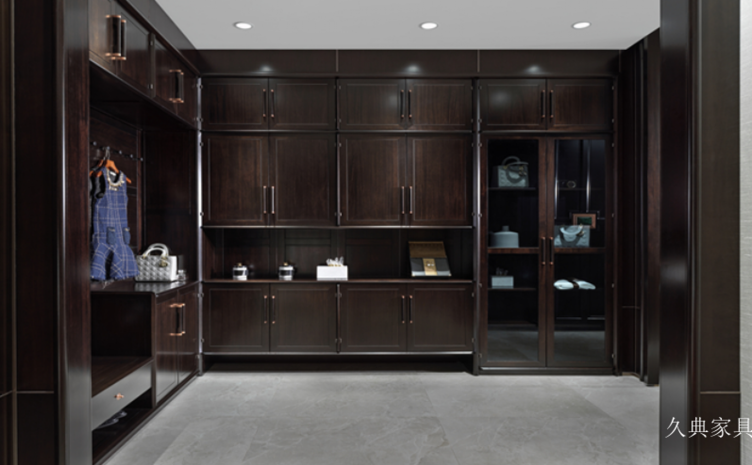久典家具 Home Furniture product 《A luxurious dark brown wardrobe》