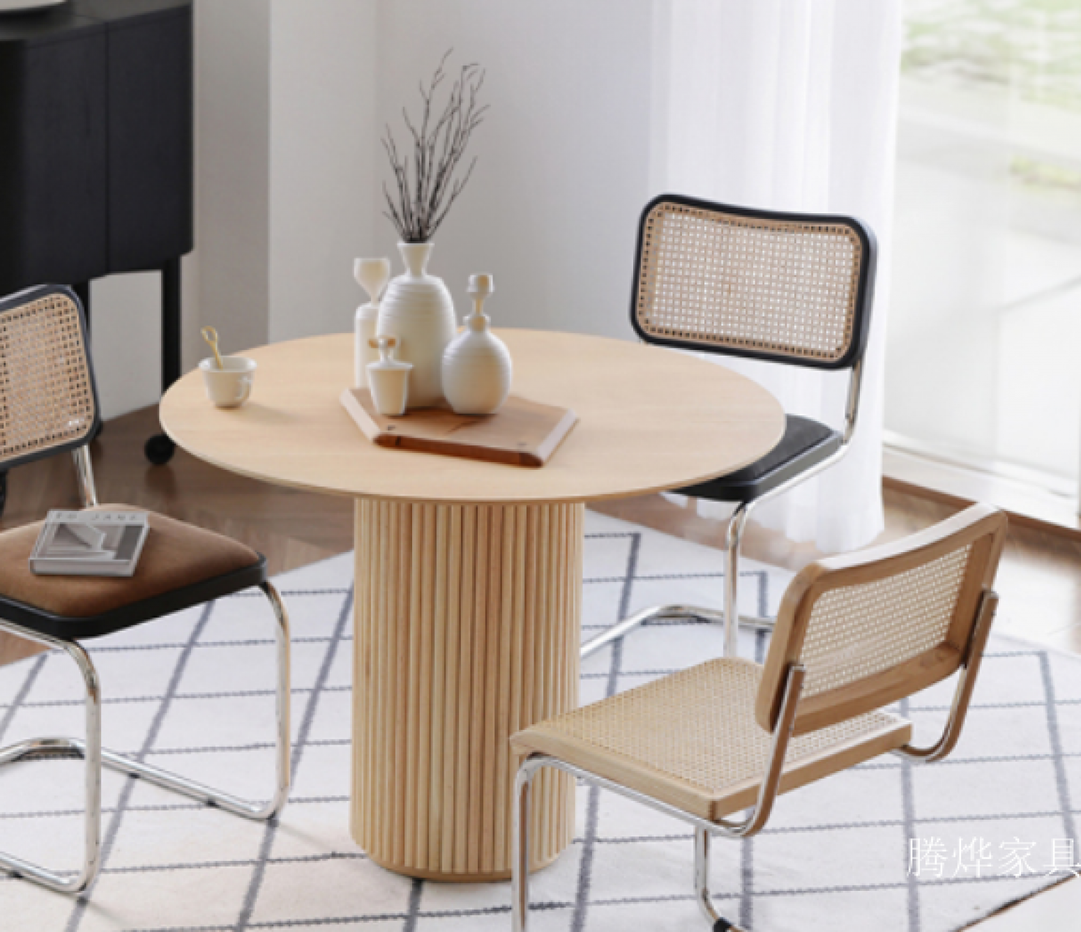 腾烨家具 Home Furniture product 《Round Nordic table with light wood stripes》