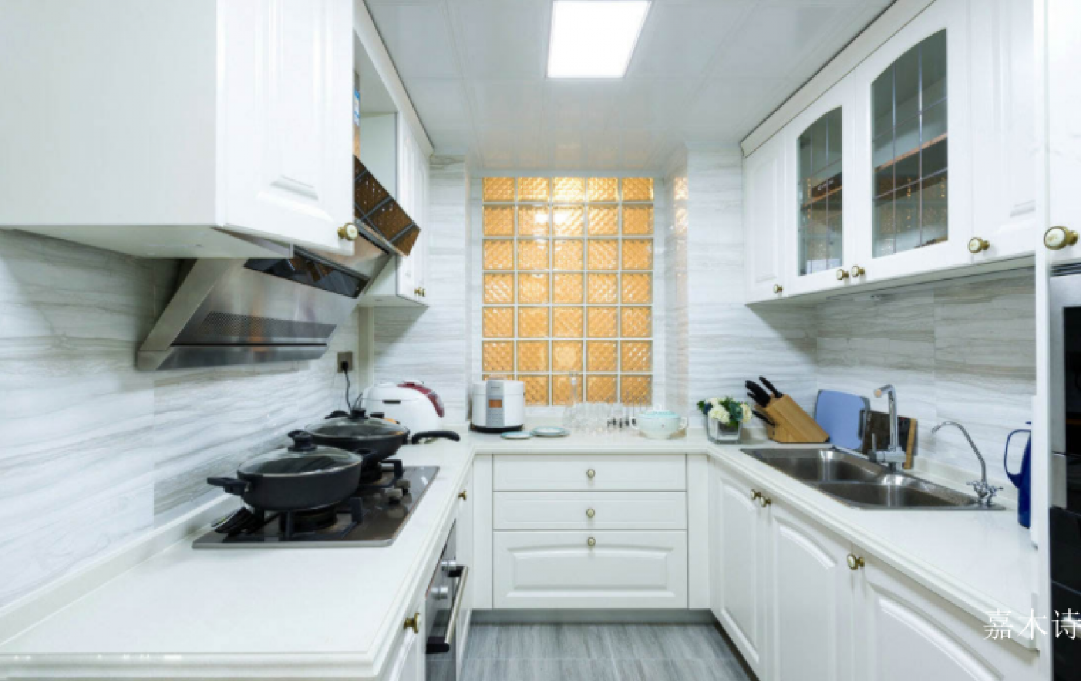 嘉木诗 Bathroom furniture Product 《White rhyme gold glaze light luxury cabinet》【图0】